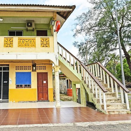 Oyo 90315 Chalet Pantai Rantau Panjang Куала Ромпін Екстер'єр фото