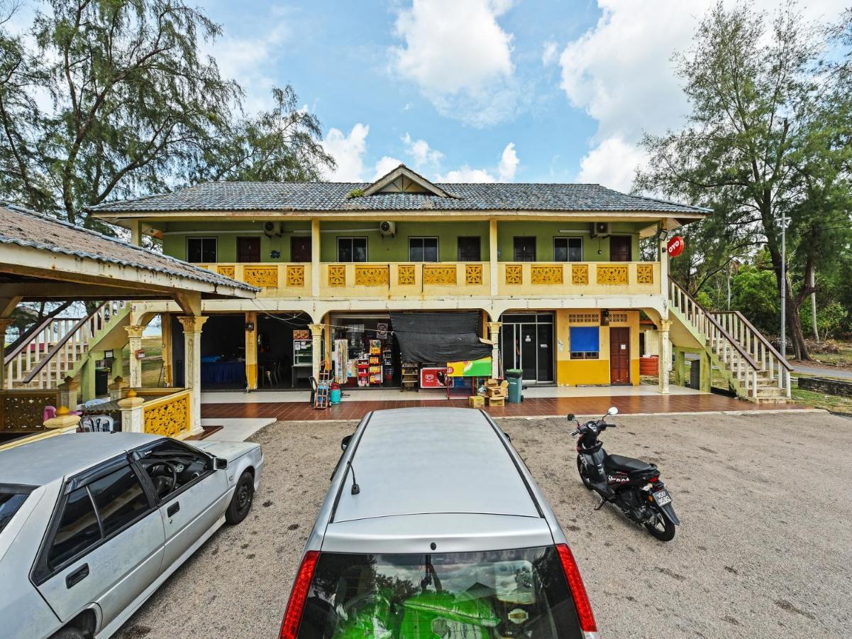 Oyo 90315 Chalet Pantai Rantau Panjang Куала Ромпін Екстер'єр фото