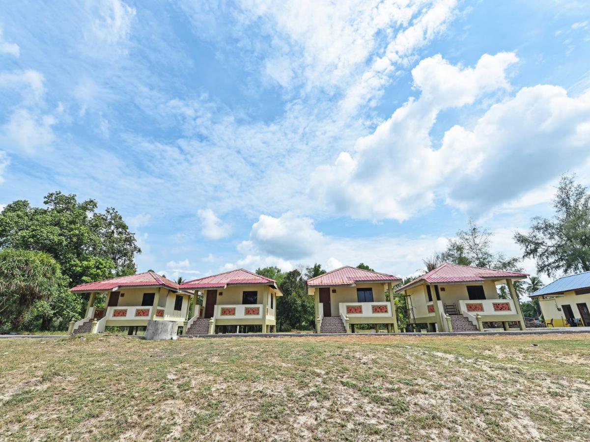 Oyo 90315 Chalet Pantai Rantau Panjang Куала Ромпін Екстер'єр фото