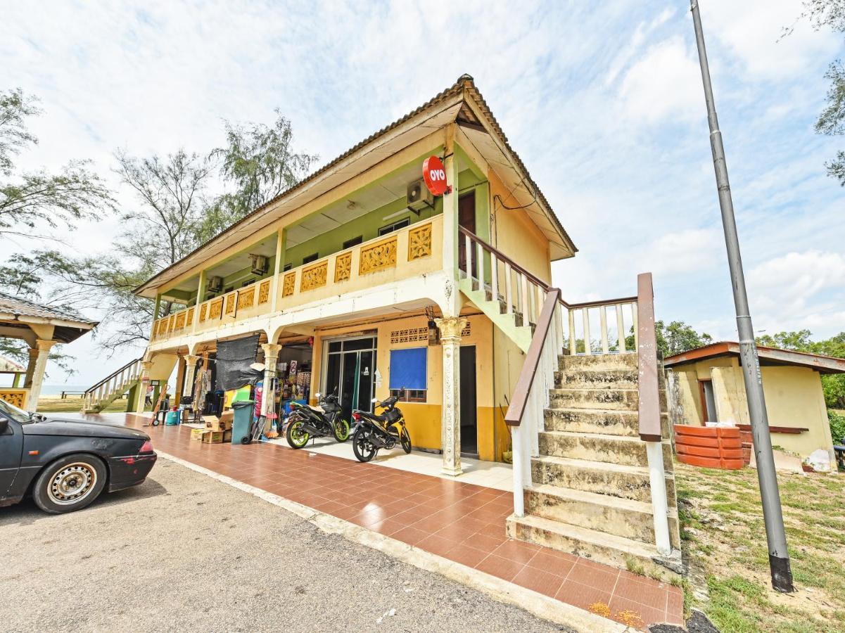 Oyo 90315 Chalet Pantai Rantau Panjang Куала Ромпін Екстер'єр фото