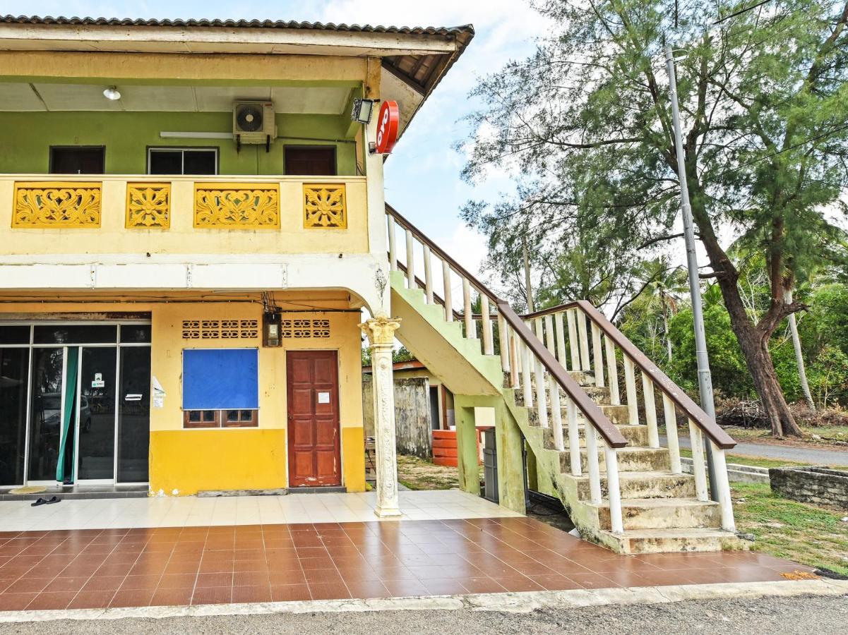 Oyo 90315 Chalet Pantai Rantau Panjang Куала Ромпін Екстер'єр фото