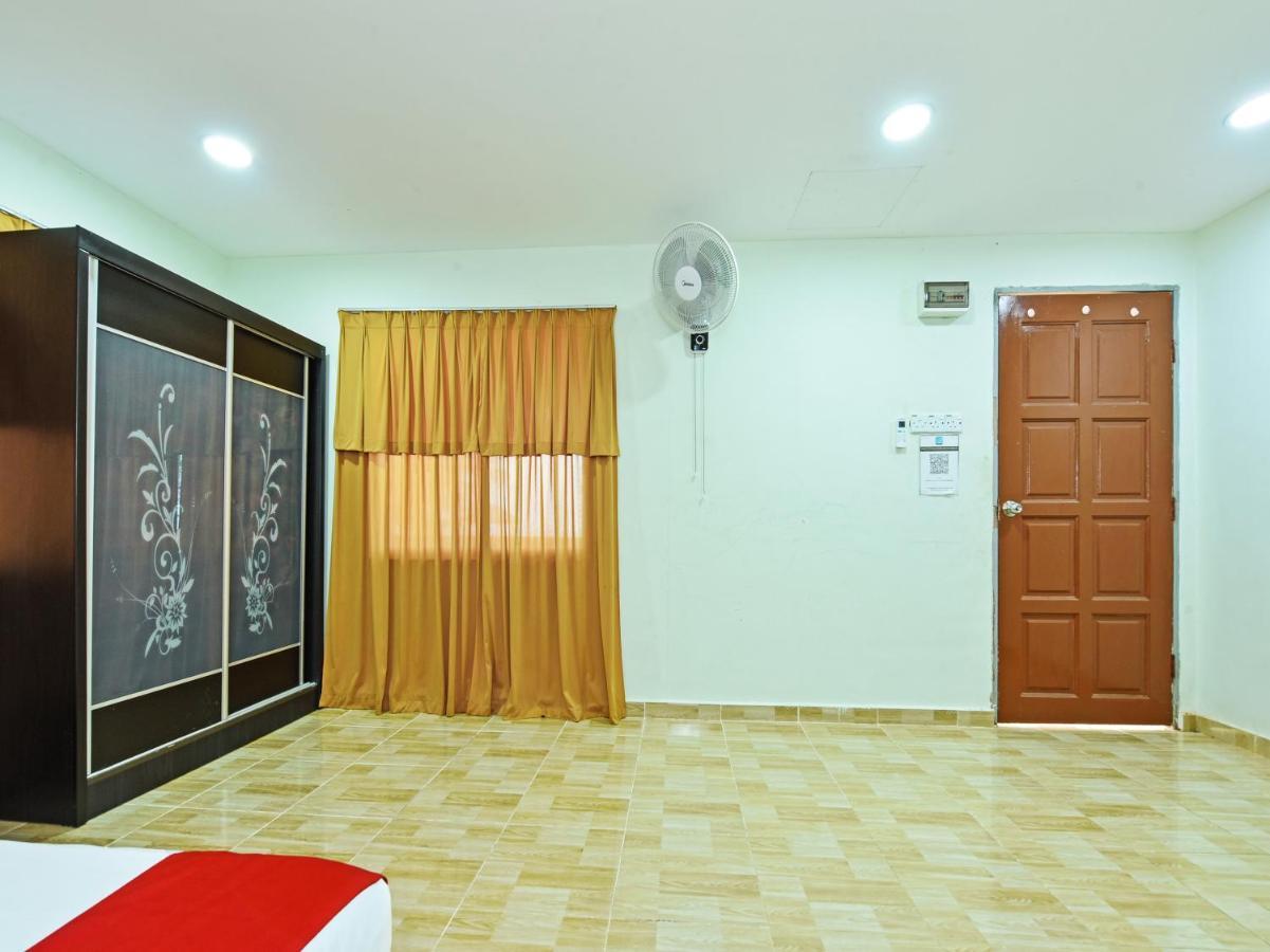 Oyo 90315 Chalet Pantai Rantau Panjang Куала Ромпін Екстер'єр фото